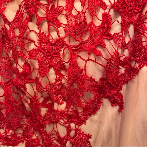 RED/CREAM LACE PROM DRESS - Picture 6 of 6